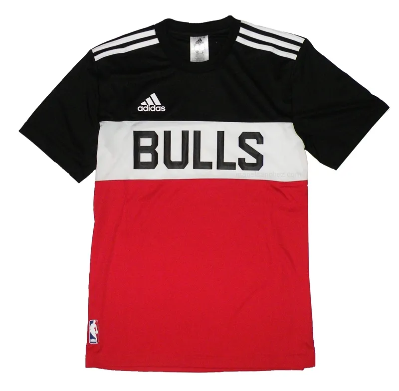 Adidas Camiseta NBA Bulls Winter Hoops (negro/blanco/rojo)