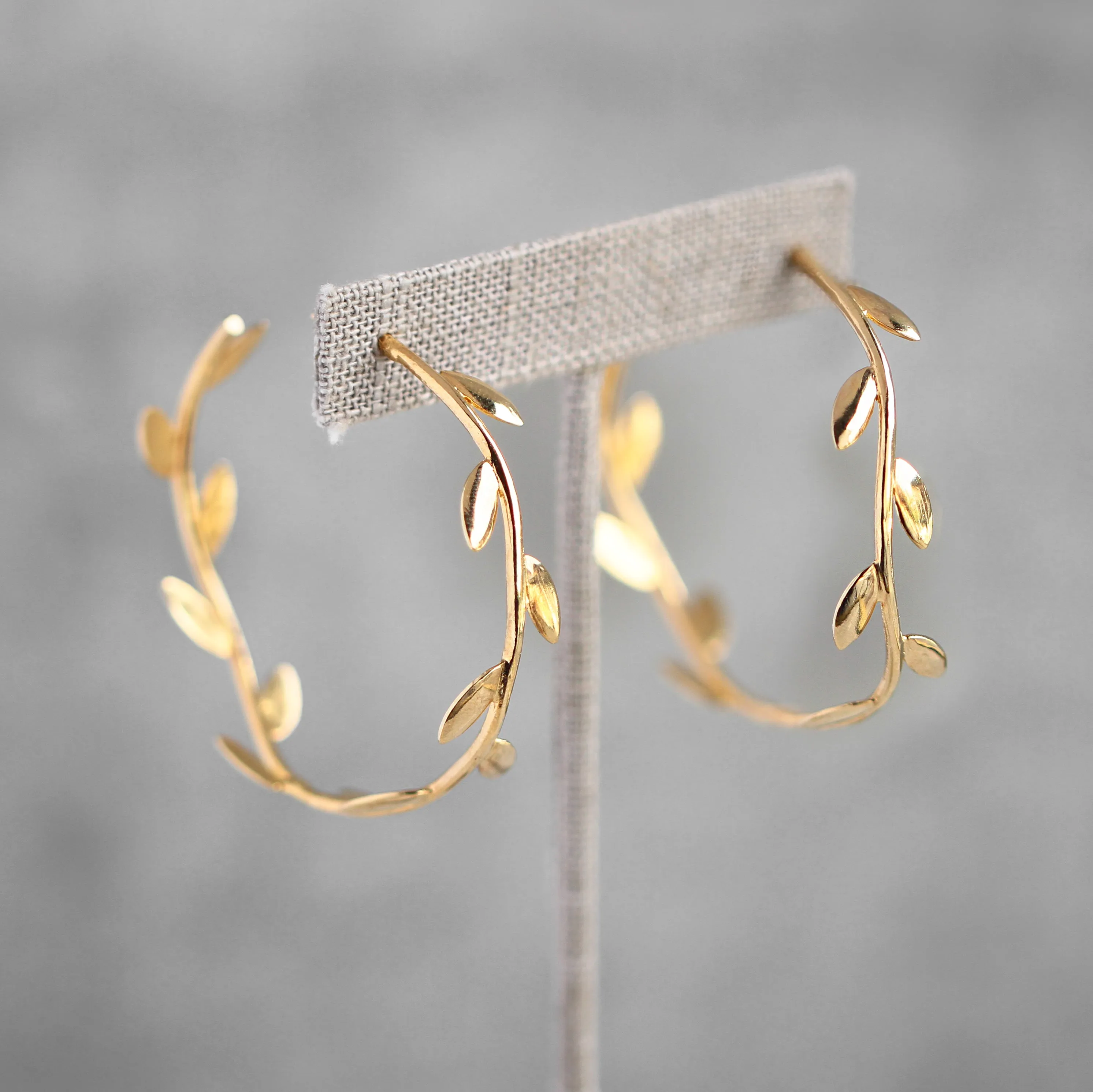 Aretes Leaf Hoops