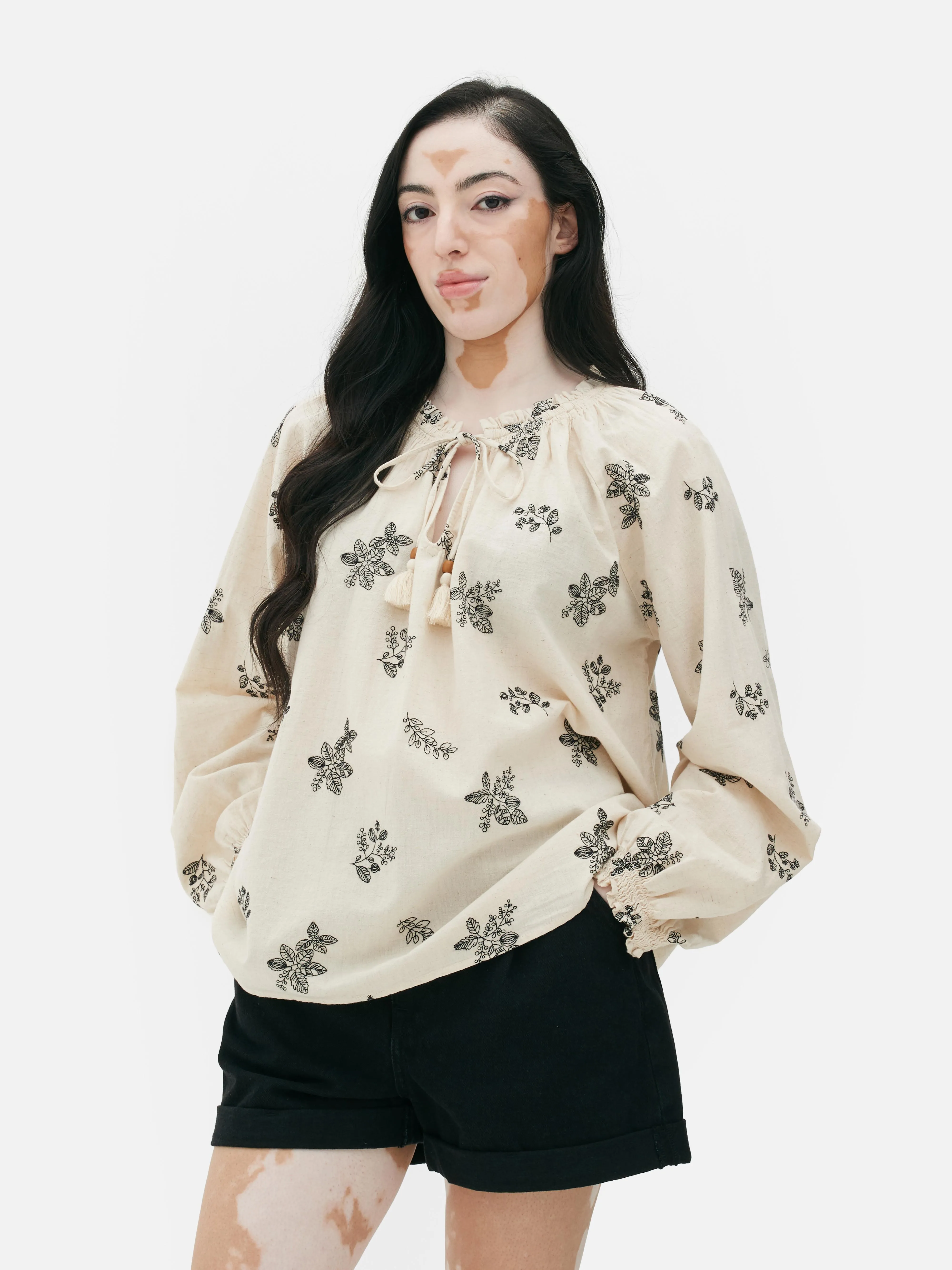 Blusa con flores estilo campiña
