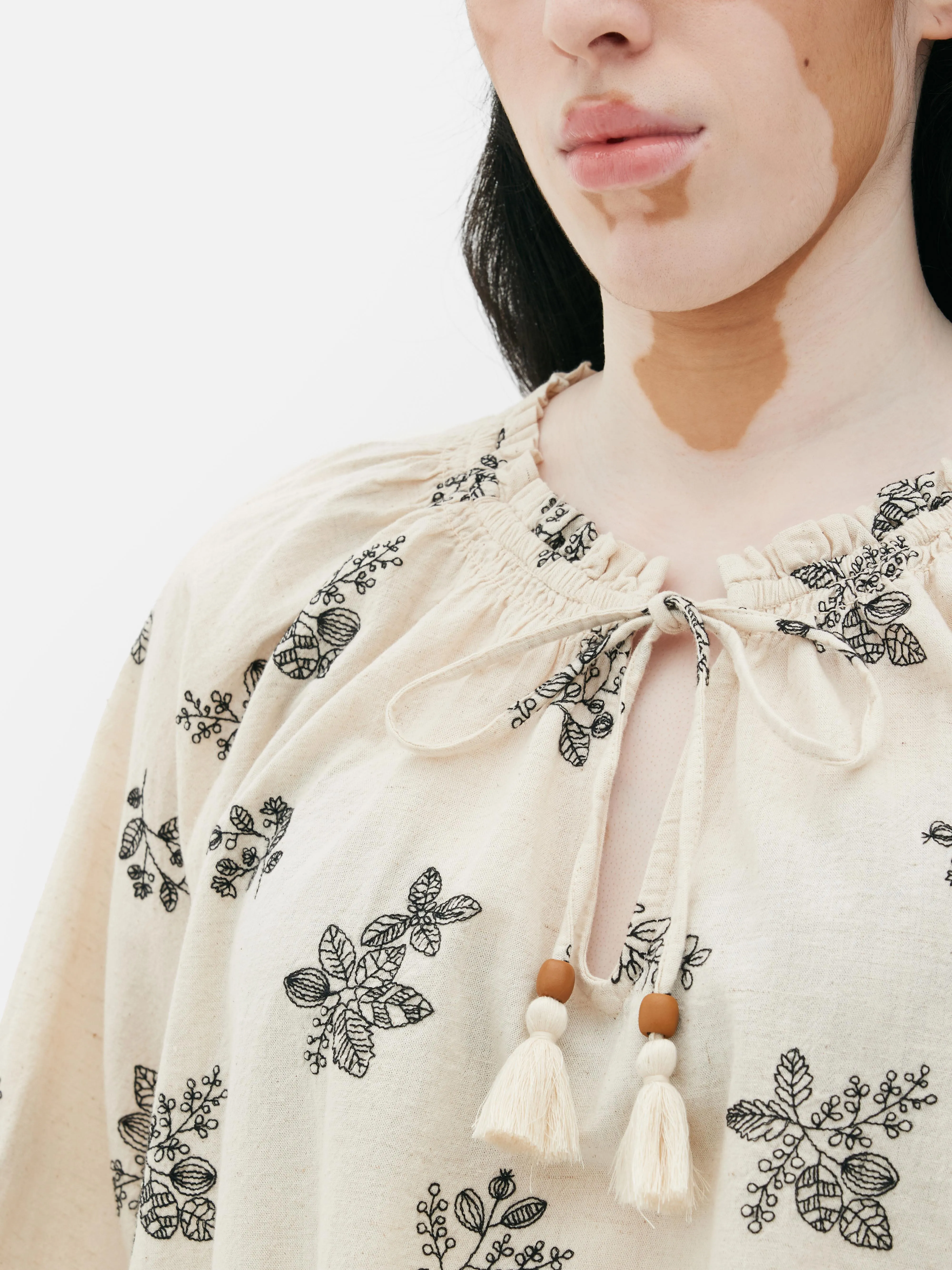 Blusa con flores estilo campiña