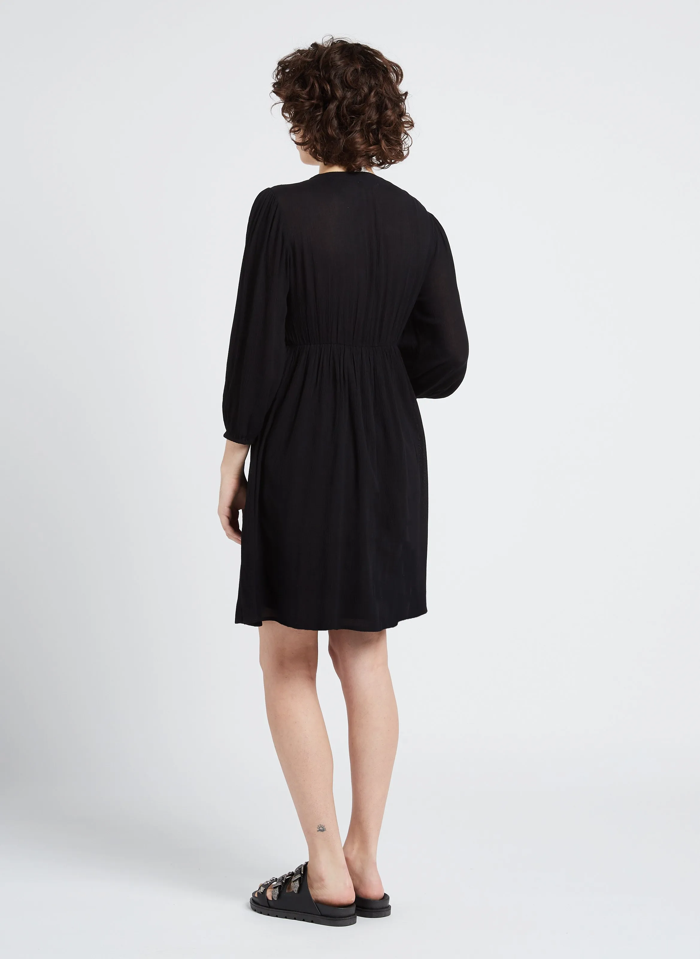 CAMILLE BIS  VESTIDO MIDI AJUSTADO CON BORDADO EN NEGRO