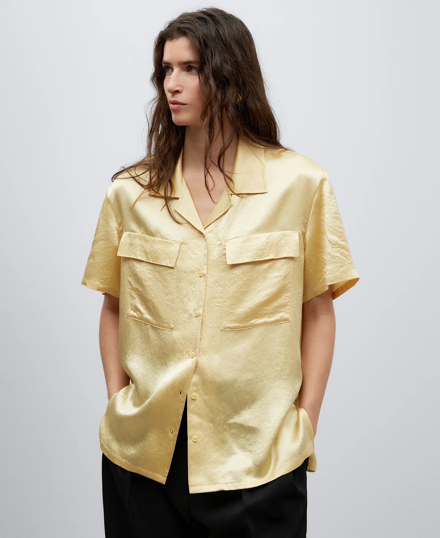 Camisa amarilla cuello bowling mujer