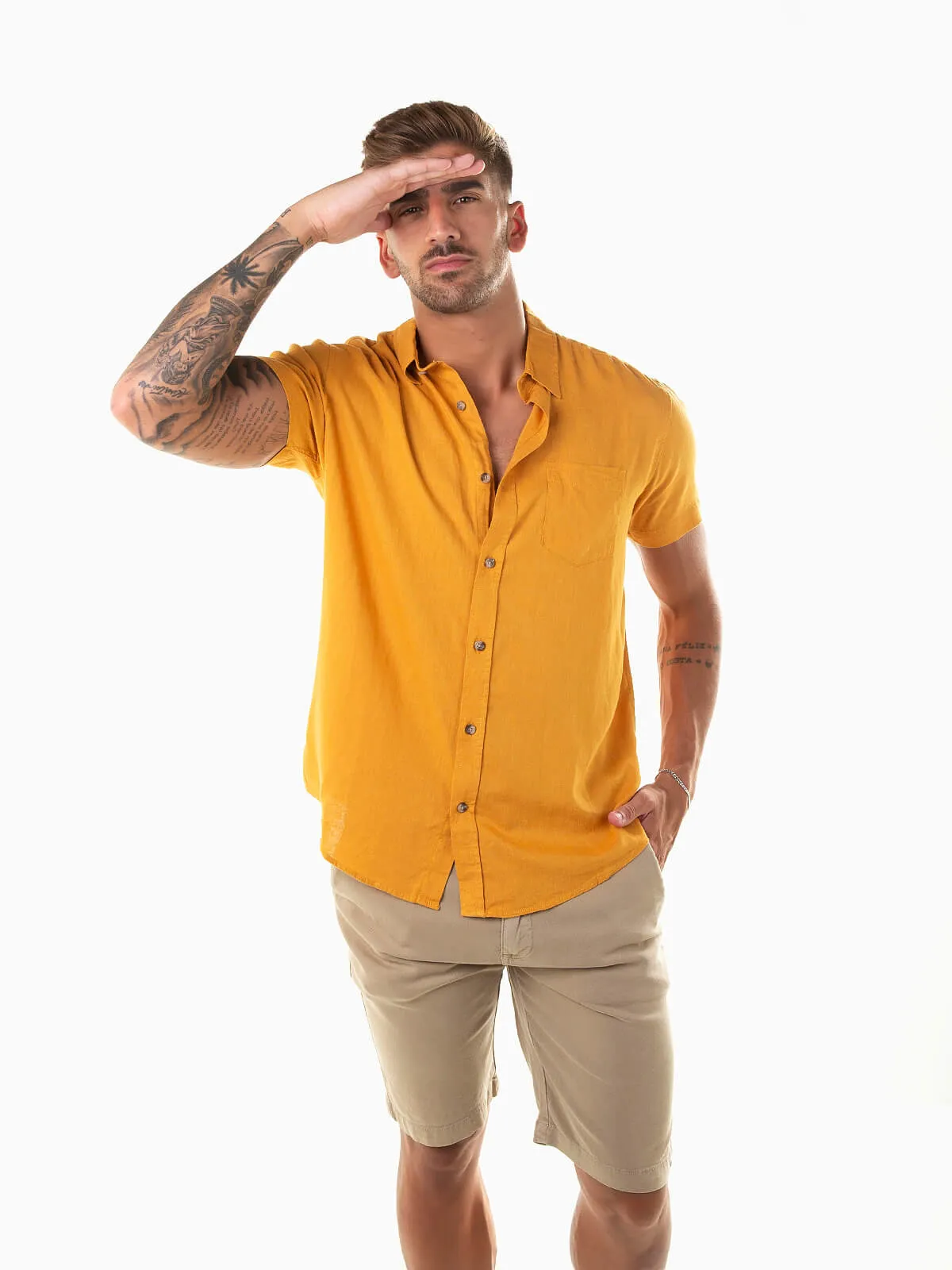 Camisa amarilla manga corta con lino