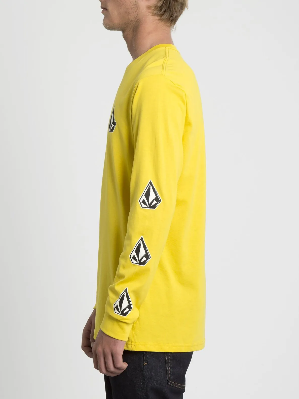 Camiseta Hombre VOLCOM manga larga FAMILY STONE – SULPHUR Ref.  A3631950 logos diamantes manga amarilla