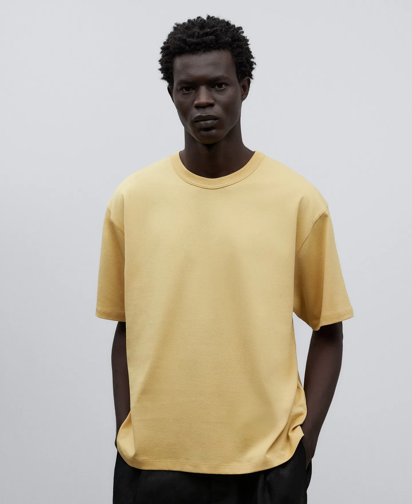 Camiseta oversize amarilla hombre