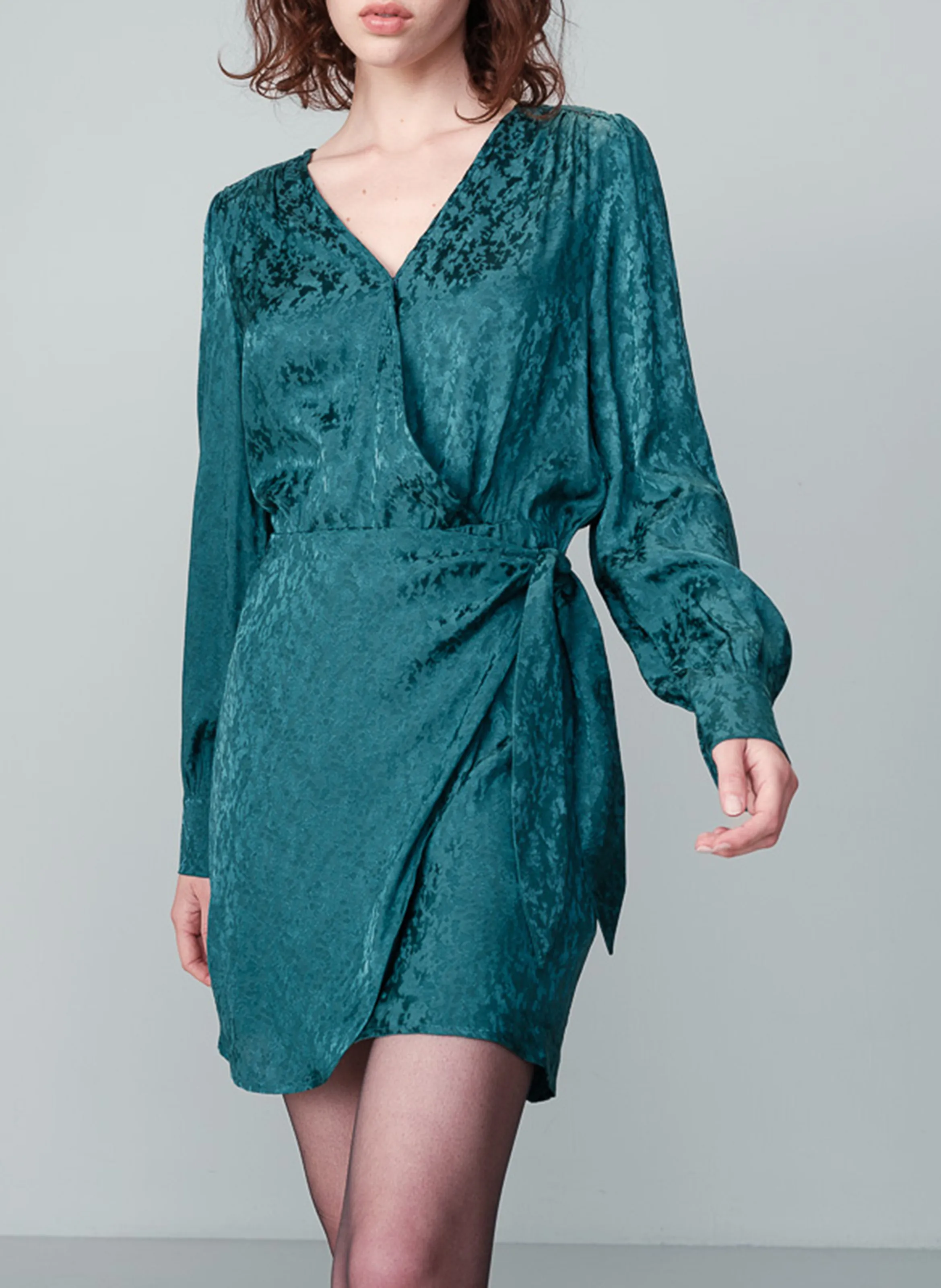 GRACE ET MILA NUANCE  VESTIDO CORTO CRUZADO EN VERDE