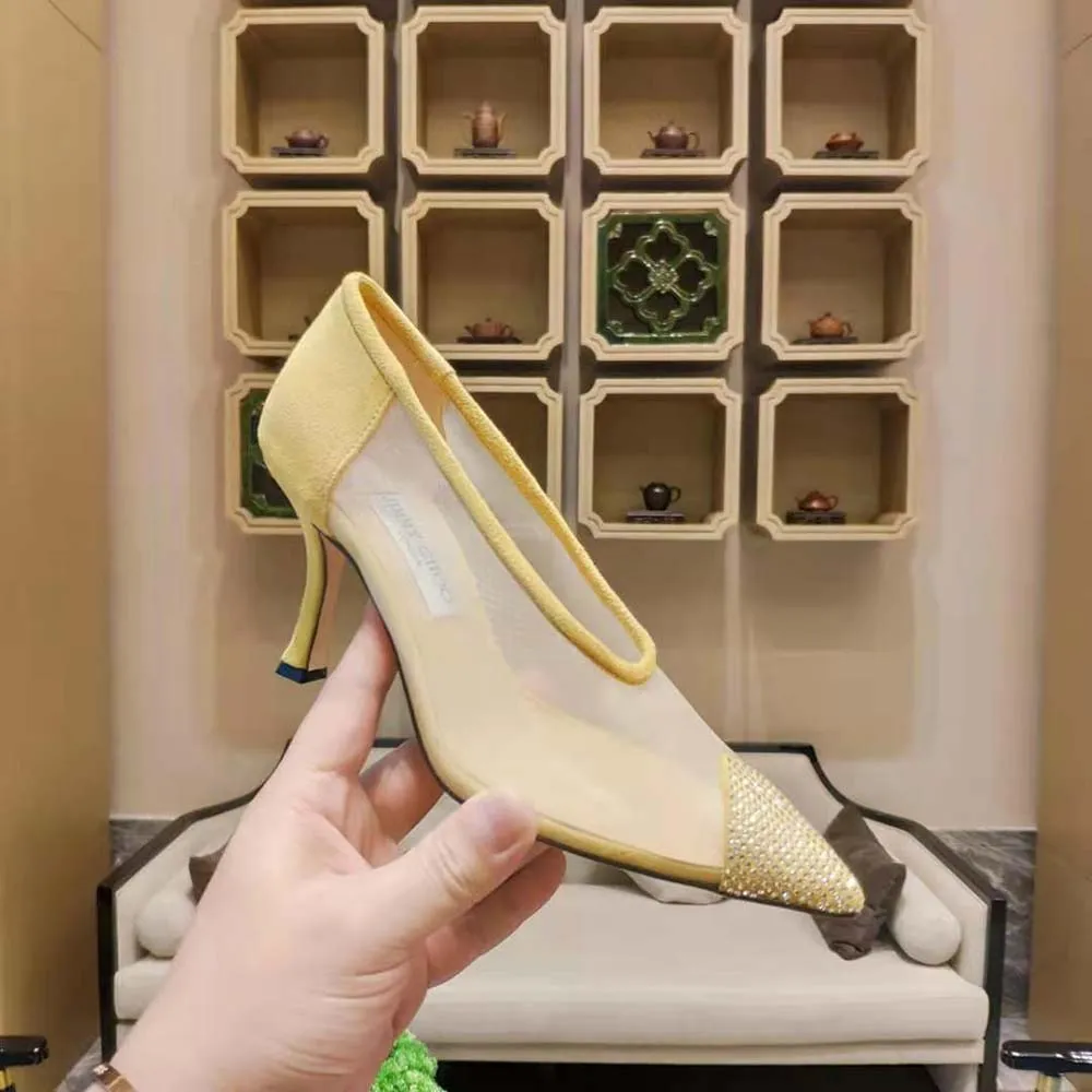 Jimmy Choo Mujer Nicole 90 Zapatos de tacón de gamuza y malla amarilla con adornos de cristal