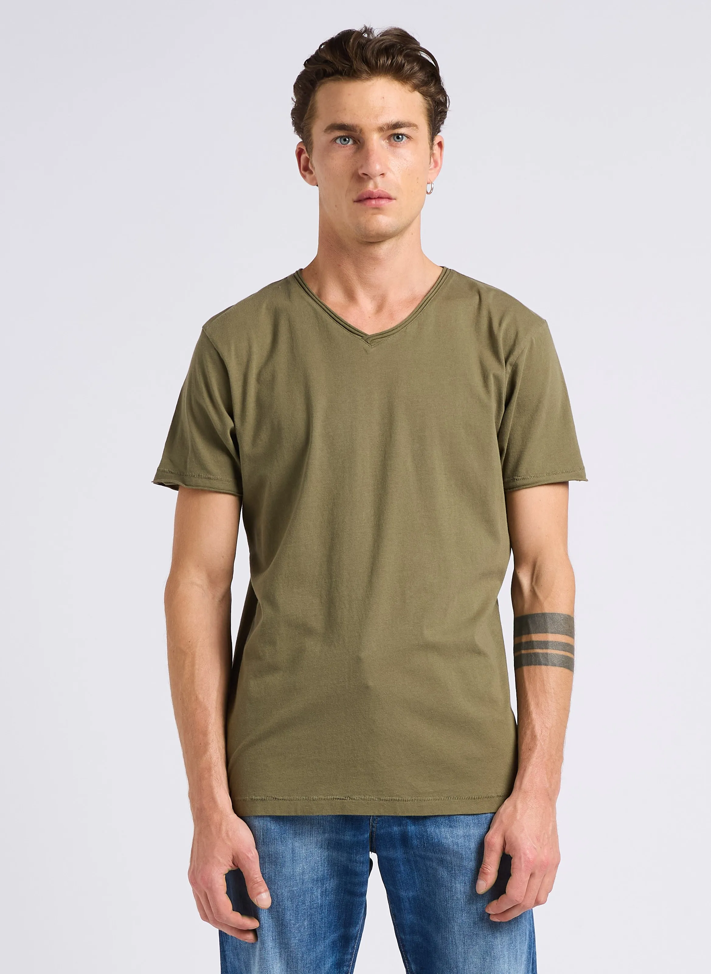 LE TEMPS DES CERISES GRIBS  CAMISETA RECTA CON CUELLO DE PICO ENROLLADO DE ALGODóN EN VERDE