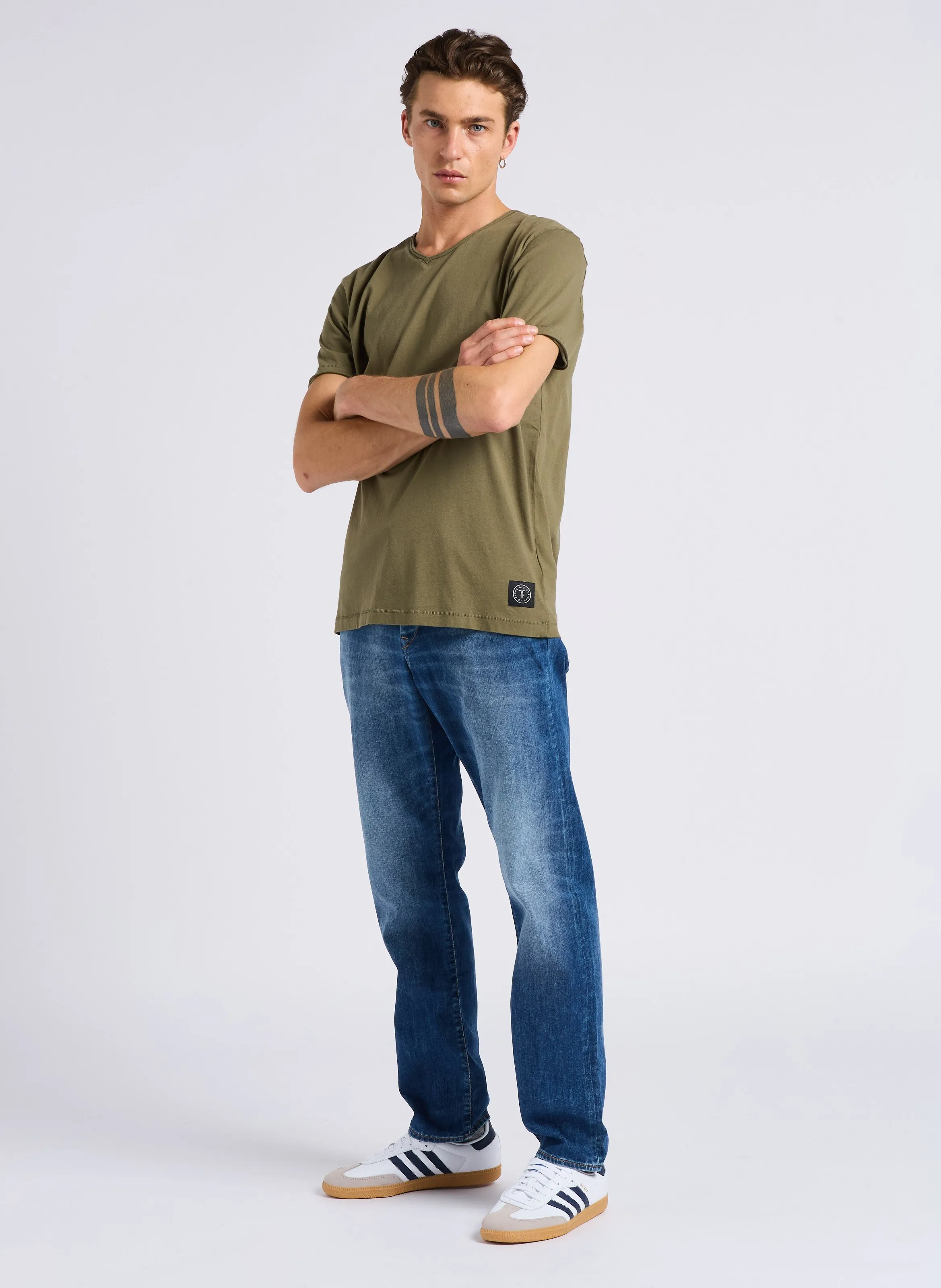 LE TEMPS DES CERISES GRIBS  CAMISETA RECTA CON CUELLO DE PICO ENROLLADO DE ALGODóN EN VERDE