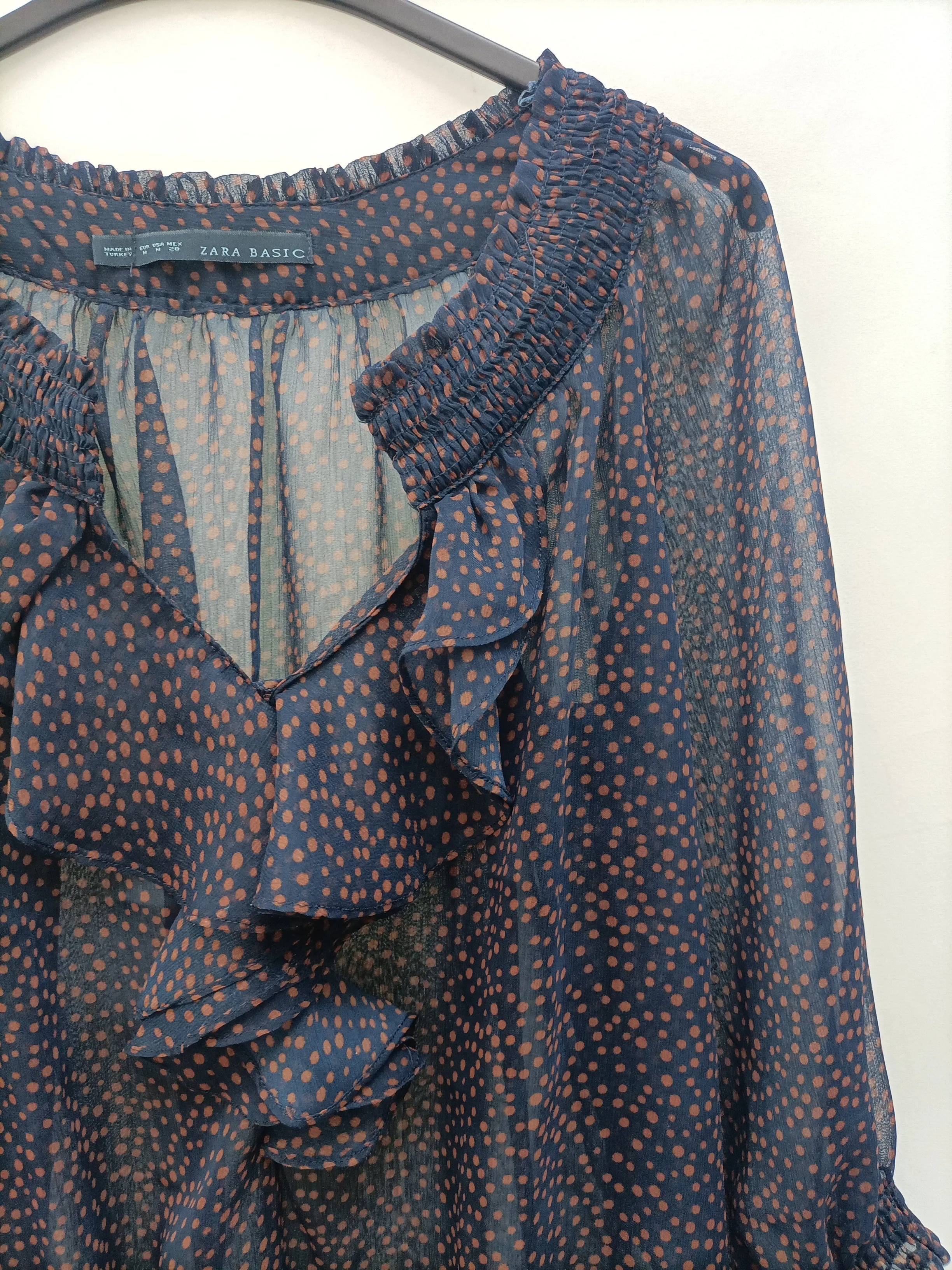 MarketZARA.Blusa semitransparente lunares T.M