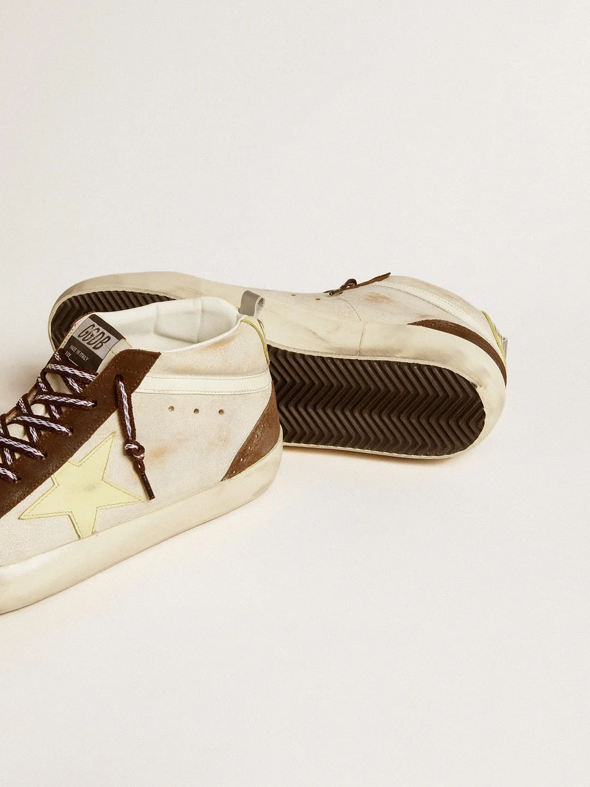 Mid Star con purpurina beige con estrella de ante amarilla y detalle de «coma» de algodón