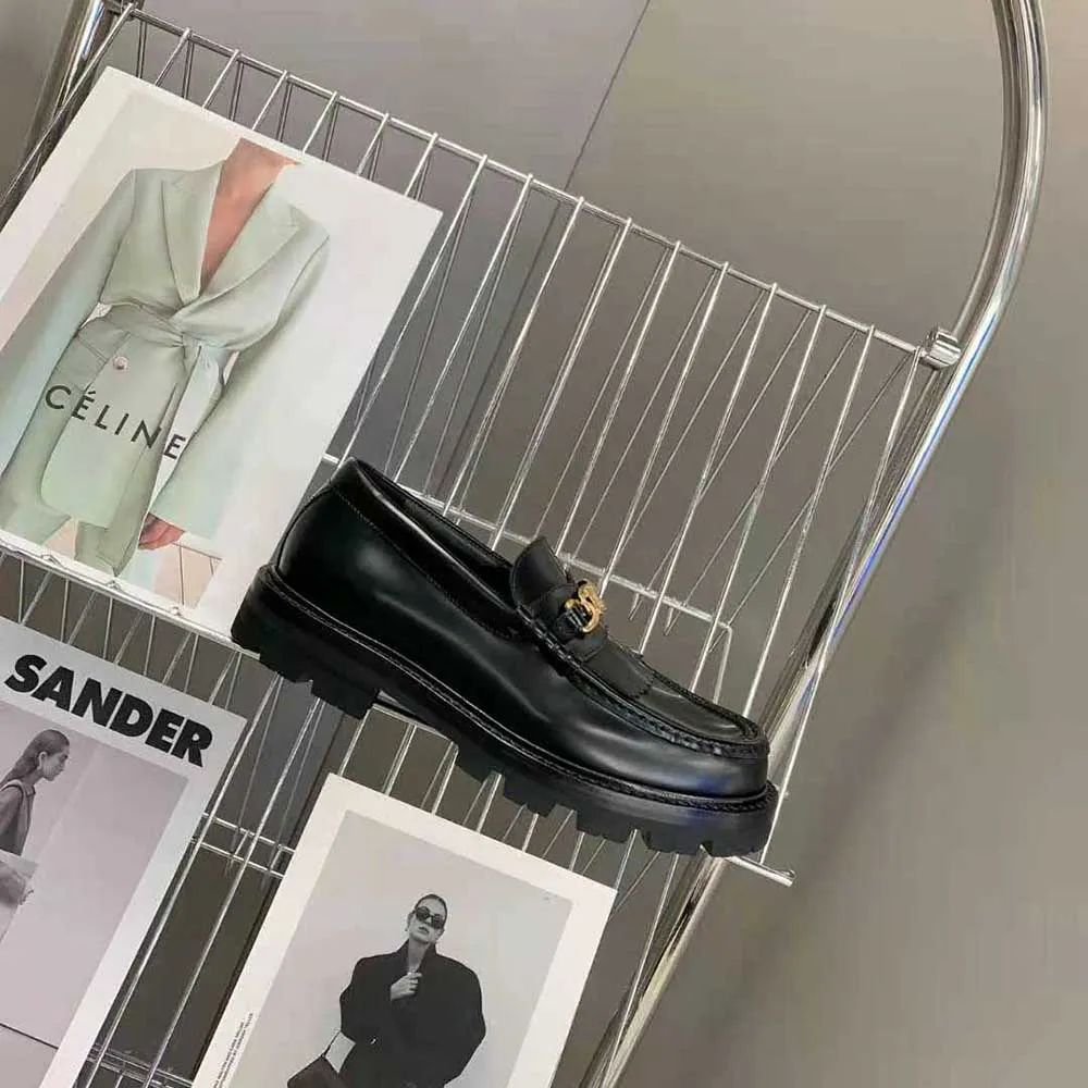 MOCASíN CELINE MARGARET PARA MUJER CON CADENA TRIOMPHE EN TORO PULIDONEGRO