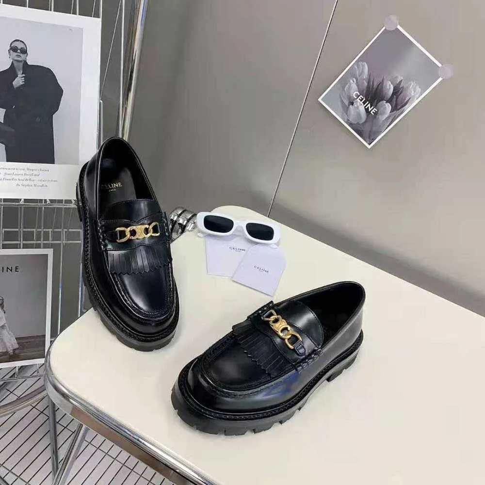 MOCASíN CELINE MARGARET PARA MUJER CON CADENA TRIOMPHE EN TORO PULIDONEGRO