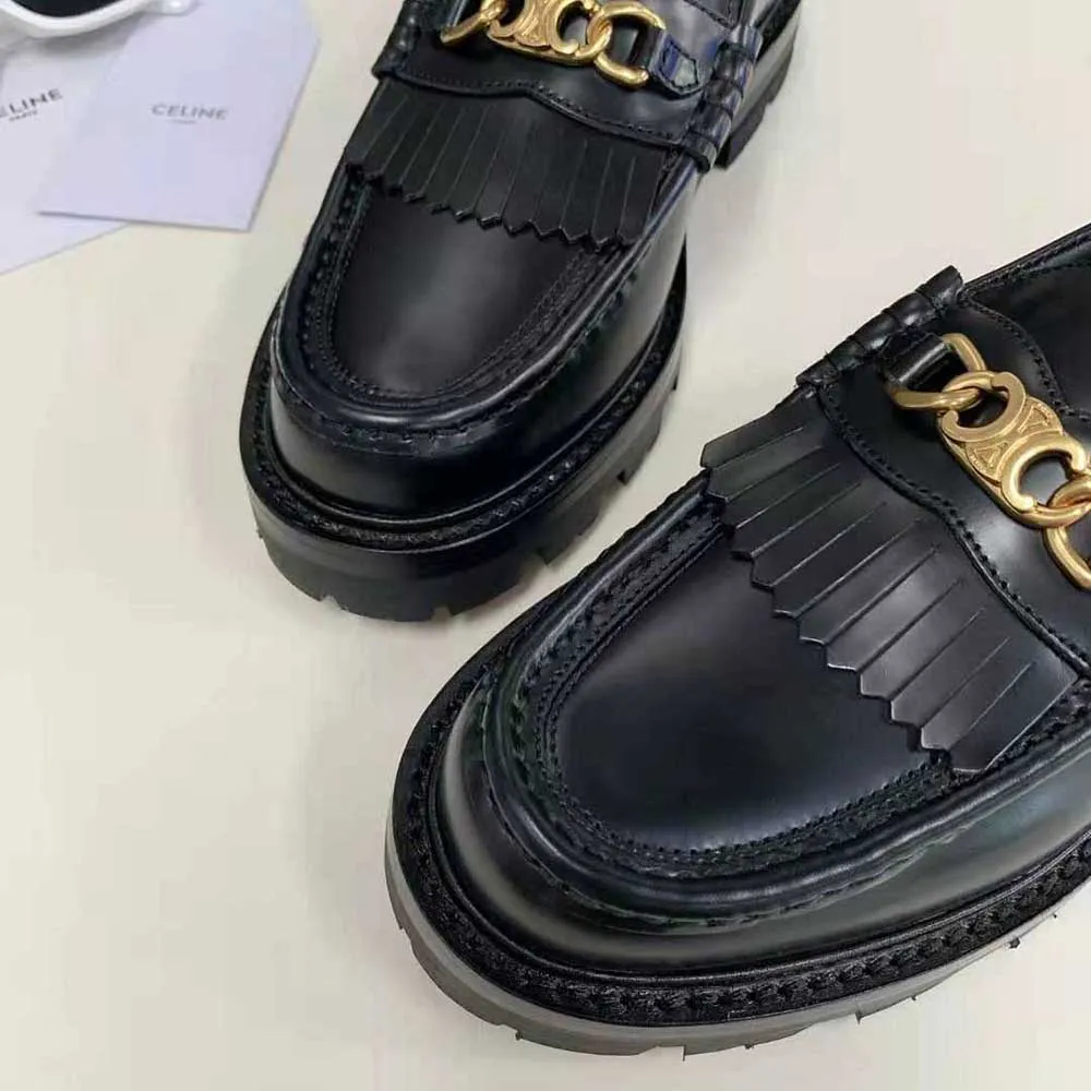 MOCASíN CELINE MARGARET PARA MUJER CON CADENA TRIOMPHE EN TORO PULIDONEGRO