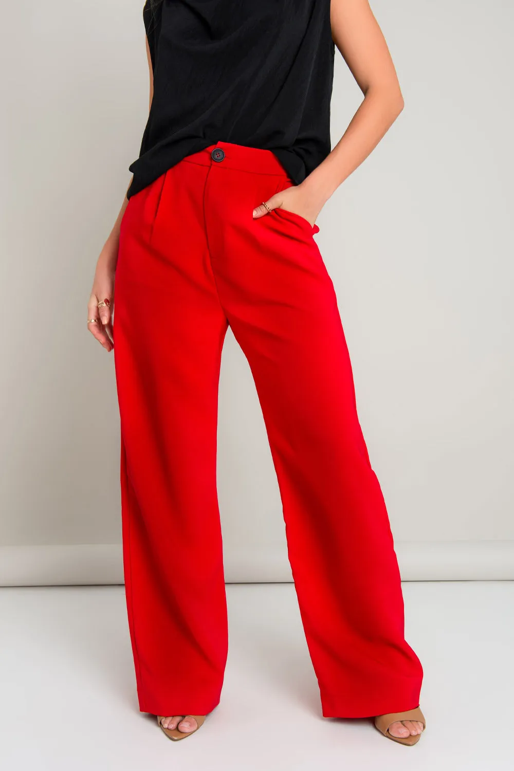 Pantalón wide leg botón contraste con pinzas