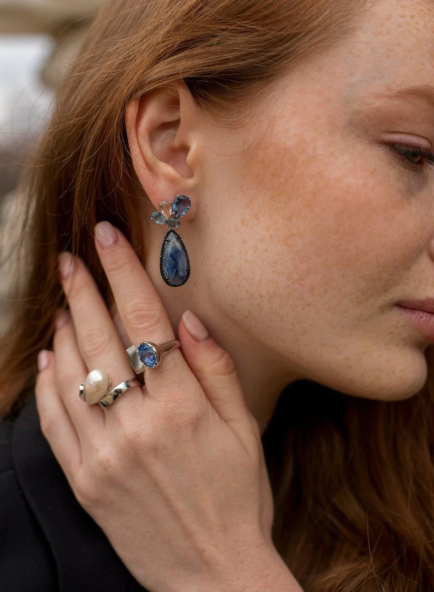 Pendientes de piedra natural diseño simétrico tonos azules