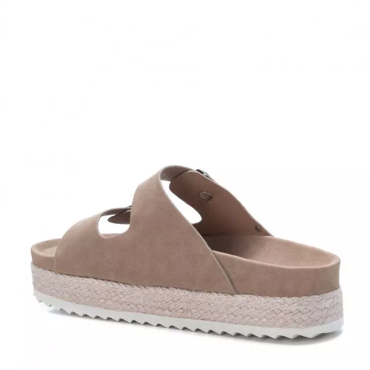 Sandalias plataformas Refresh grises con doble hebilla y tachuelas en lateral