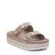 Sandalias plataformas Refresh grises con doble hebilla y tachuelas en lateral