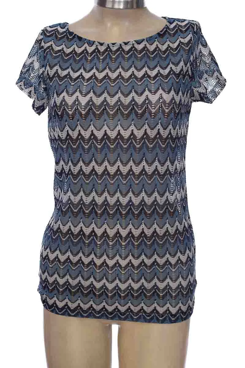 TOP / CAMISETA COLOR AZUL  PATPRIMO