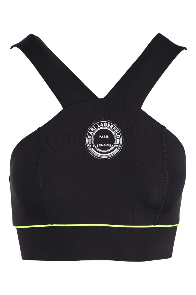 Top negro con logo redondo y linea amarilla