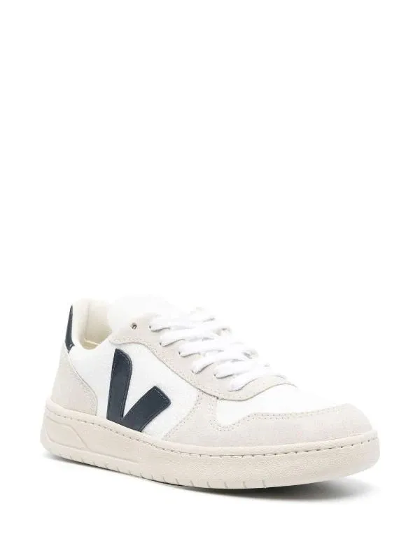 VEJA V10 TENIS BAJOS BLACK AND WHITE GAMUZA