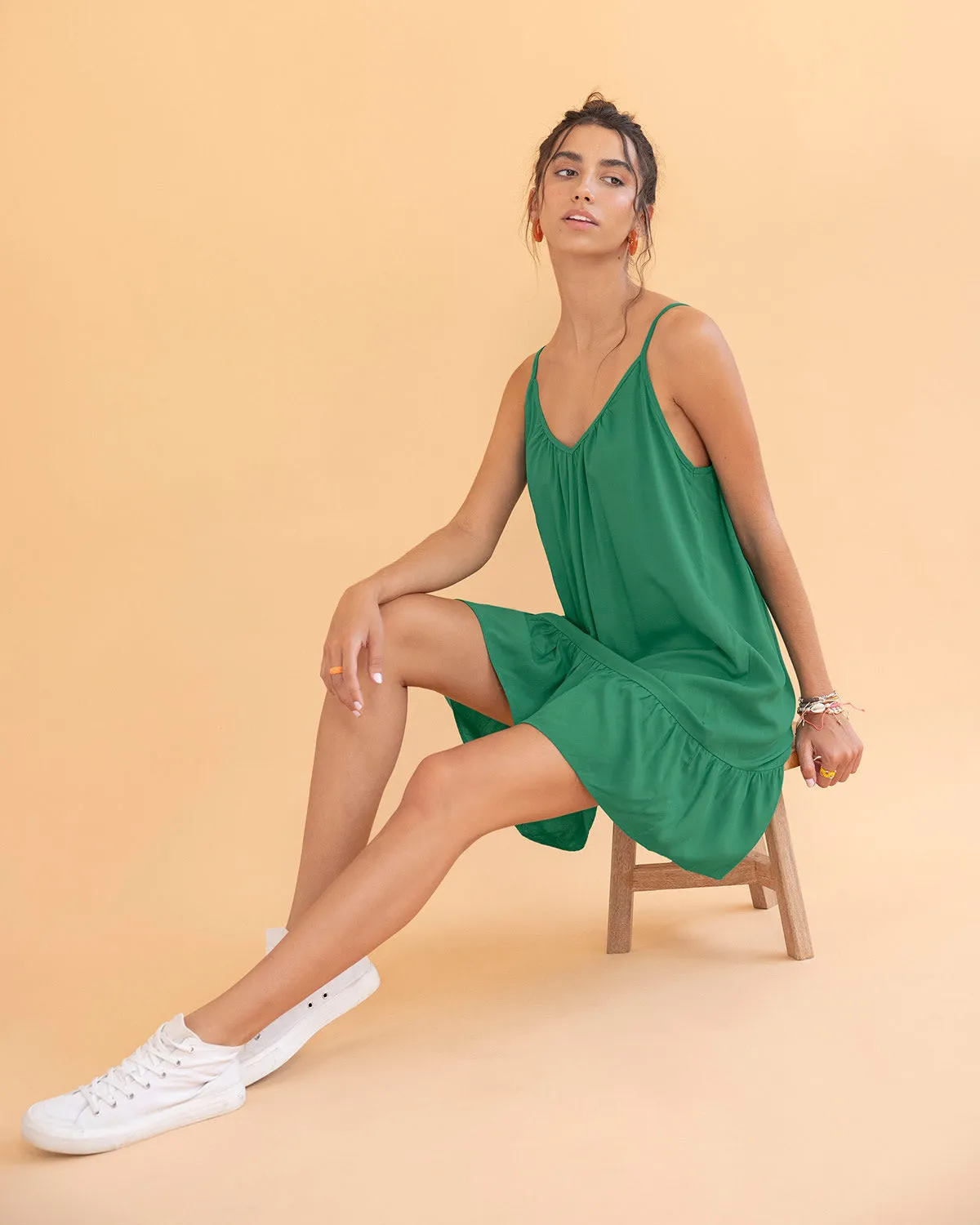 Vestido corto tiritas con escote en U