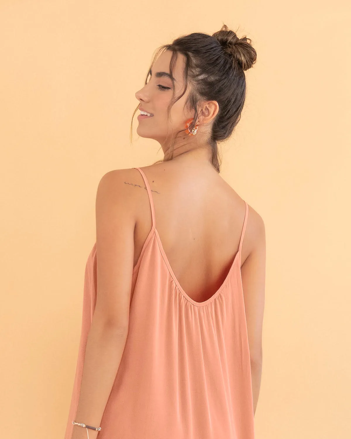 Vestido corto tiritas con escote en U