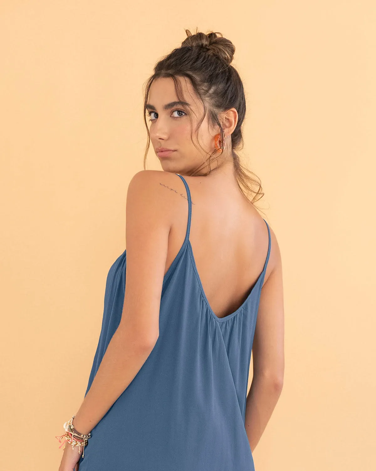 Vestido corto tiritas con escote en U
