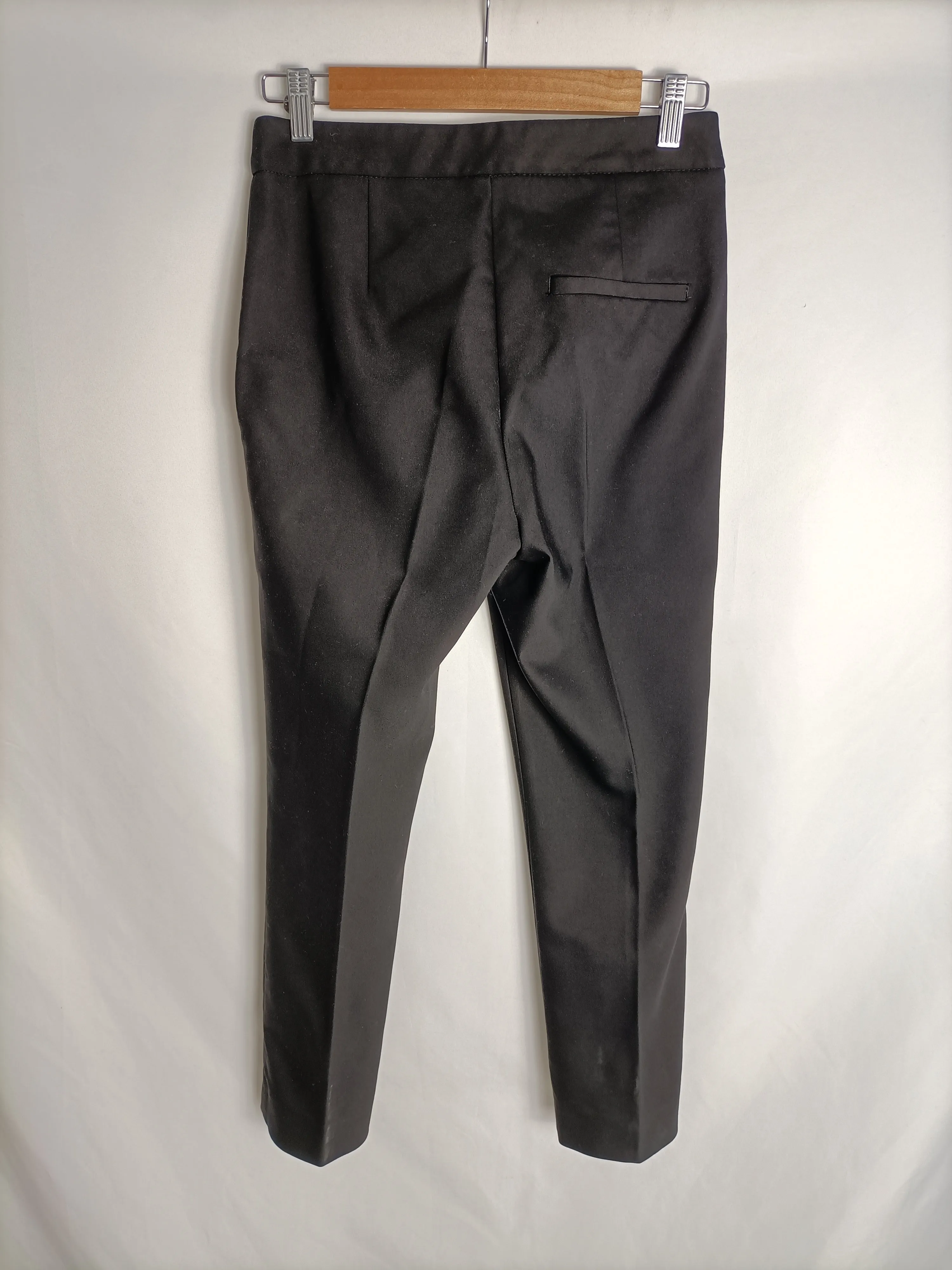 ZARA. Pantalón negro de vestir T.36